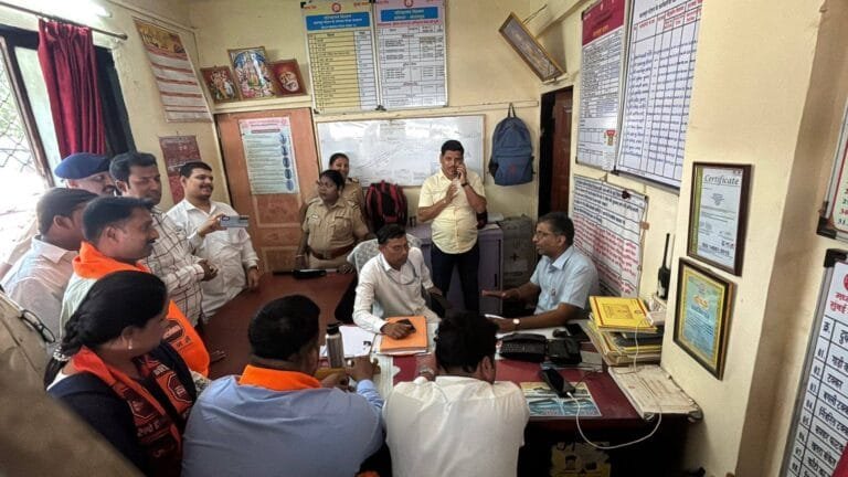 BadlapurCity | बदलापूर रेल्वे स्थानकावरील रिलींगविरोधात मनसेचा आक्रमक पवित्रा: प्रशासनाला निवेदन