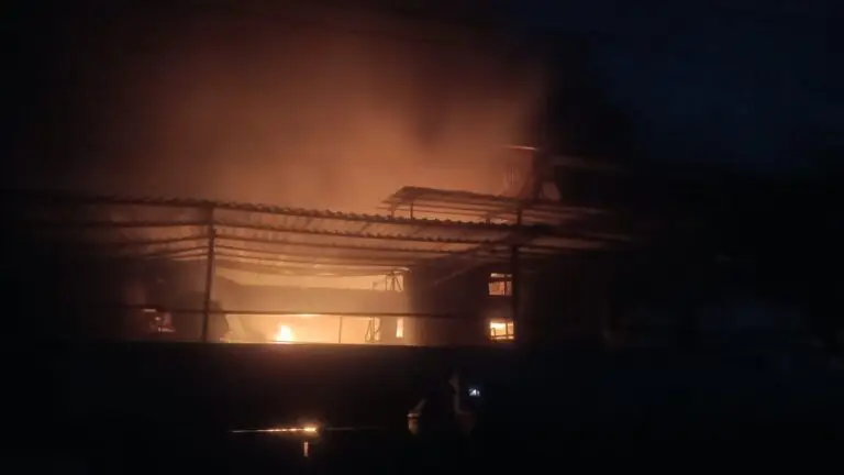 BadlapurCity | भीषण आग – वीसपेक्षा अधिक अग्निशमन गाड्या घटनास्थळी तैनात