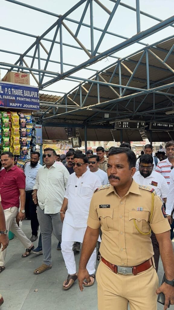BadlapurCity | प्लॅटफॉर्म क्रमांक एक बंद! प्रवाशांचे हाल, खासदार बाळ्या मामा म्हात्रे यांचा इशारा! 2 WhatsApp Image 2025 04 22 at 21.12.45 d9b31c6d