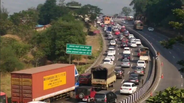 Bombay hc sends notice to state on restroom shortage on mumbai-pune expressway