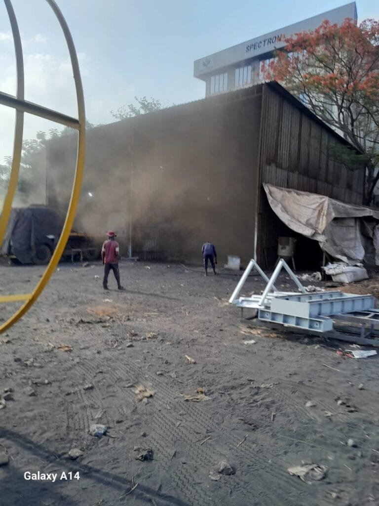 BadlapurTimes | सँडब्लास्टिंग आणि गॅल्वनायझेशनमुळे अंबरनाथ एमआयडीसीमध्ये गंभीर प्रदूषणाचा धोका; शिवसेनेचा आंदोलनाचा इशारा 2 WhatsApp Image 2025 05 20 at 16.47.31 235fba2e