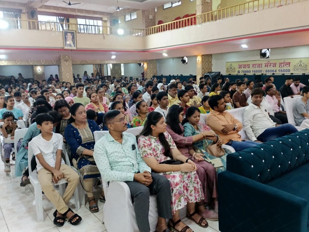 BadlapurTimes | बदलापूरमध्ये शिवसेना (उद्धव बाळासाहेब ठाकरे) आयोजित गुणवंत विद्यार्थ्यांचा गुणगौरव सोहळा यशस्वीरित्या संपन्न 4 WhatsApp Image 2025 05 25 at 19.08.43 f3a1b149
