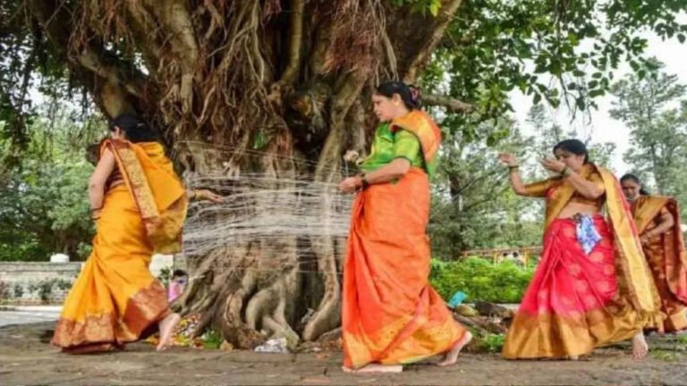 BADLAPURCITY | बदलापूरमध्ये वटपौर्णिमेनिमित्त २५० रोपांचे वाटप : हरित उपक्रमाला महिलांचा प्रतिसाद