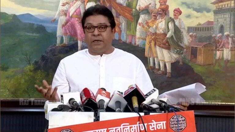 Pigeons, elephants are more important to the government than the issue of traffic congestion raj thackeray