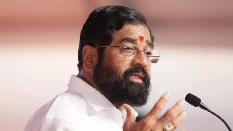 नेपाळमध्ये अडकलेल्या पर्यटकांसोबत उपमुख्यमंत्र्यांनी केली चर्चा