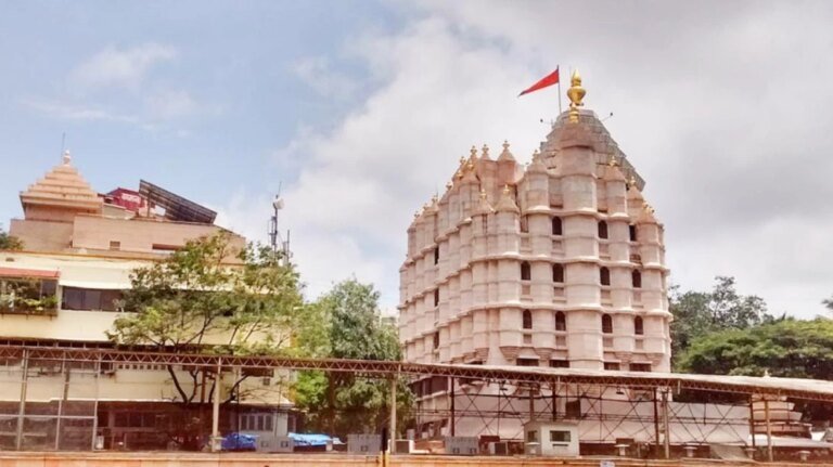 Siddhivinayak temple in mumbai extends helping hand to flood victims