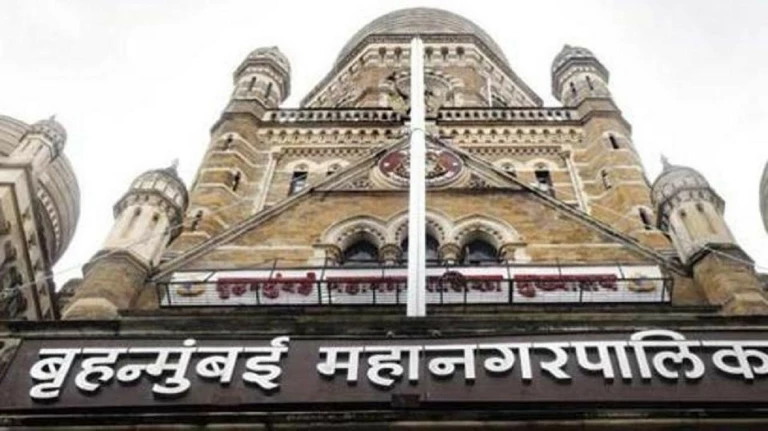 शासकीय कार्यालयांमुळे मुंबई महापालिकेला फटका.1578947368421&height=768&w=768&width=1368