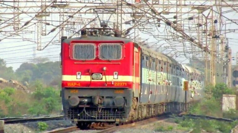Mumbai-ahmedabad special train from western railway for cricket fans