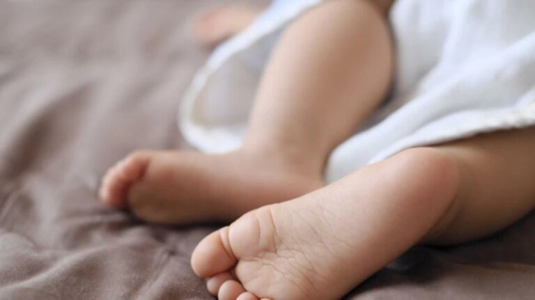 Newborn girl abandoned in a bag on the streets of vasai on international women’s day