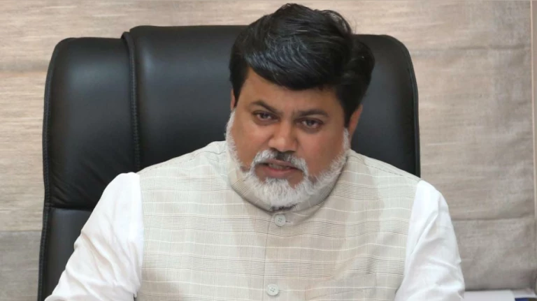 लंडनमध्ये उभारणार ‘ग्लोबल मराठी भाषा केंद्र.1578947368421&height=675&w=768&width=1200