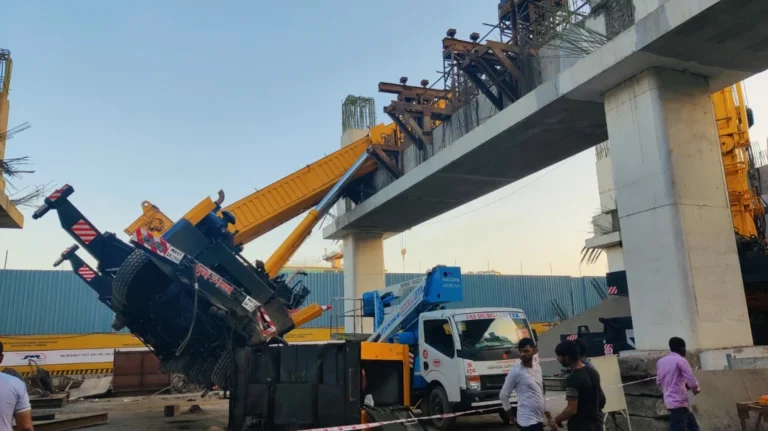 बीकेसीमध्ये मेट्रो लाईन 2B साइटवर क्रेन उलटली