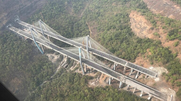 मुंबई–पुणे एक्सप्रेसवेवरील ‘मिसिंग लिंक’ मार्गावर सुरुवातीला जड वाहनांना बंदी